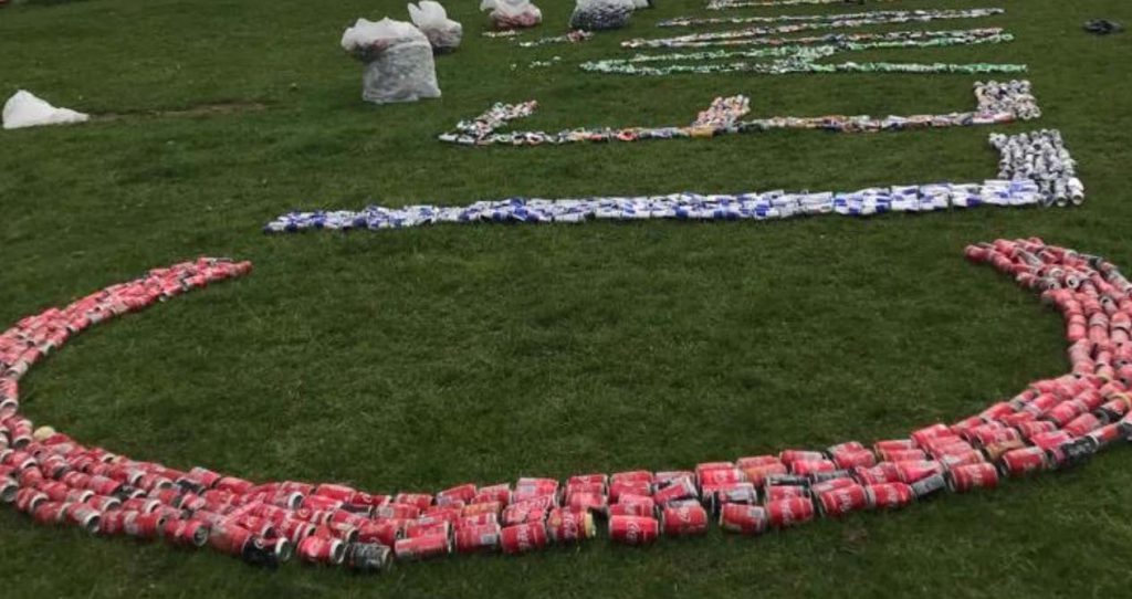 Blikjes en plastic flesjes in het zwerfafval